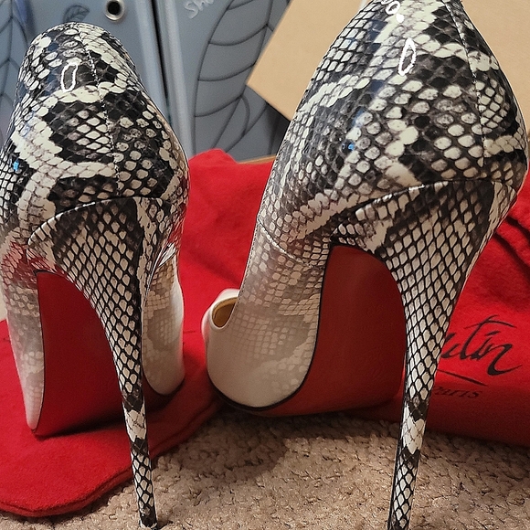 SPECIAL PRICE! 4 ONLY 2 DAYS! Authentic Christian Louboutin's Size 39/8 US - Picture 3 of 15